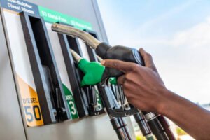 पेट्रोल-डीजल फिर महंगा, CNG के दाम भी बढ़े, महंगाई से आम जनता परेशान